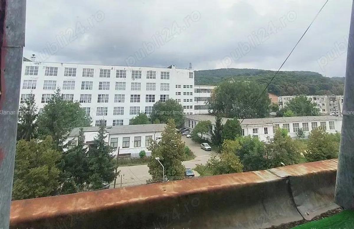 Apartament 4 camere de vanzare in Curtea de Arges zona Confectii - 1