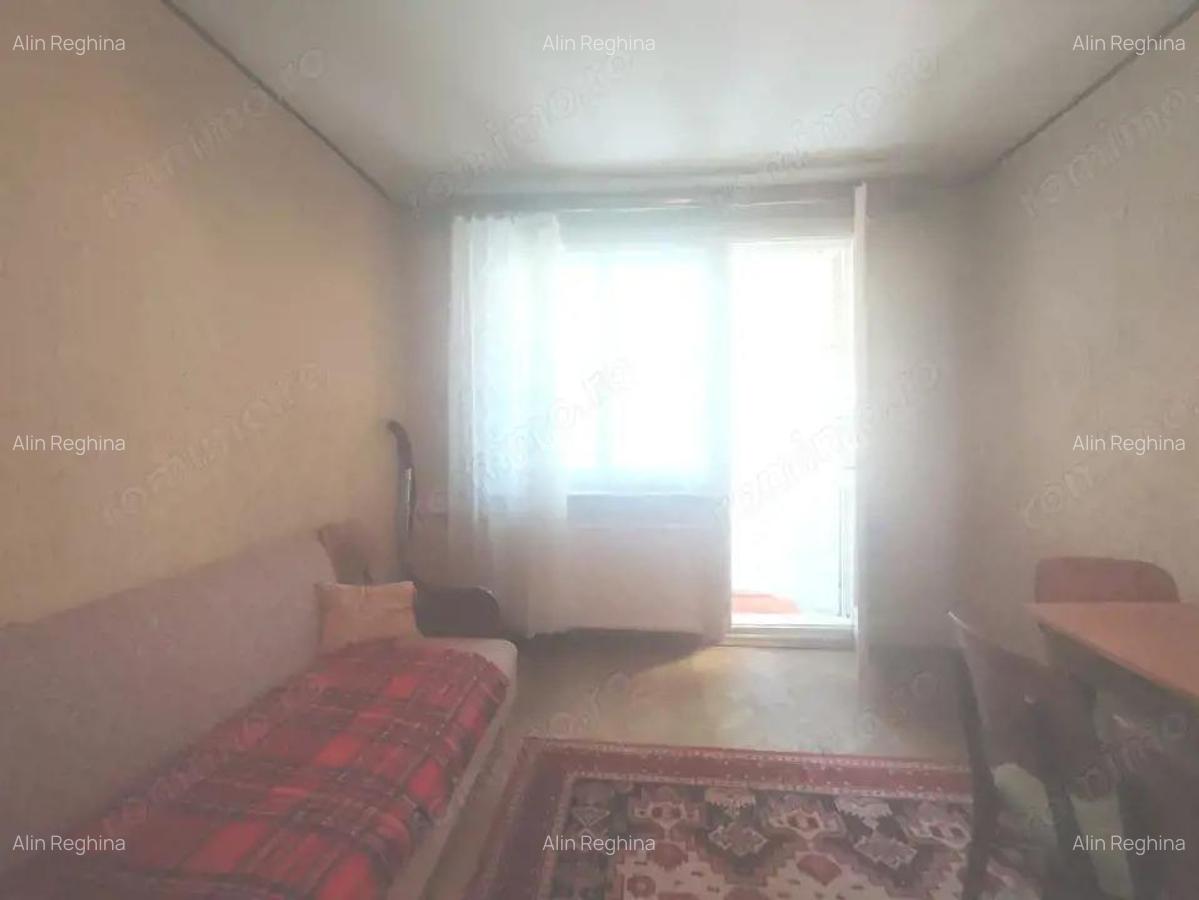 Apartament semidecomandat etaj 1 - 8