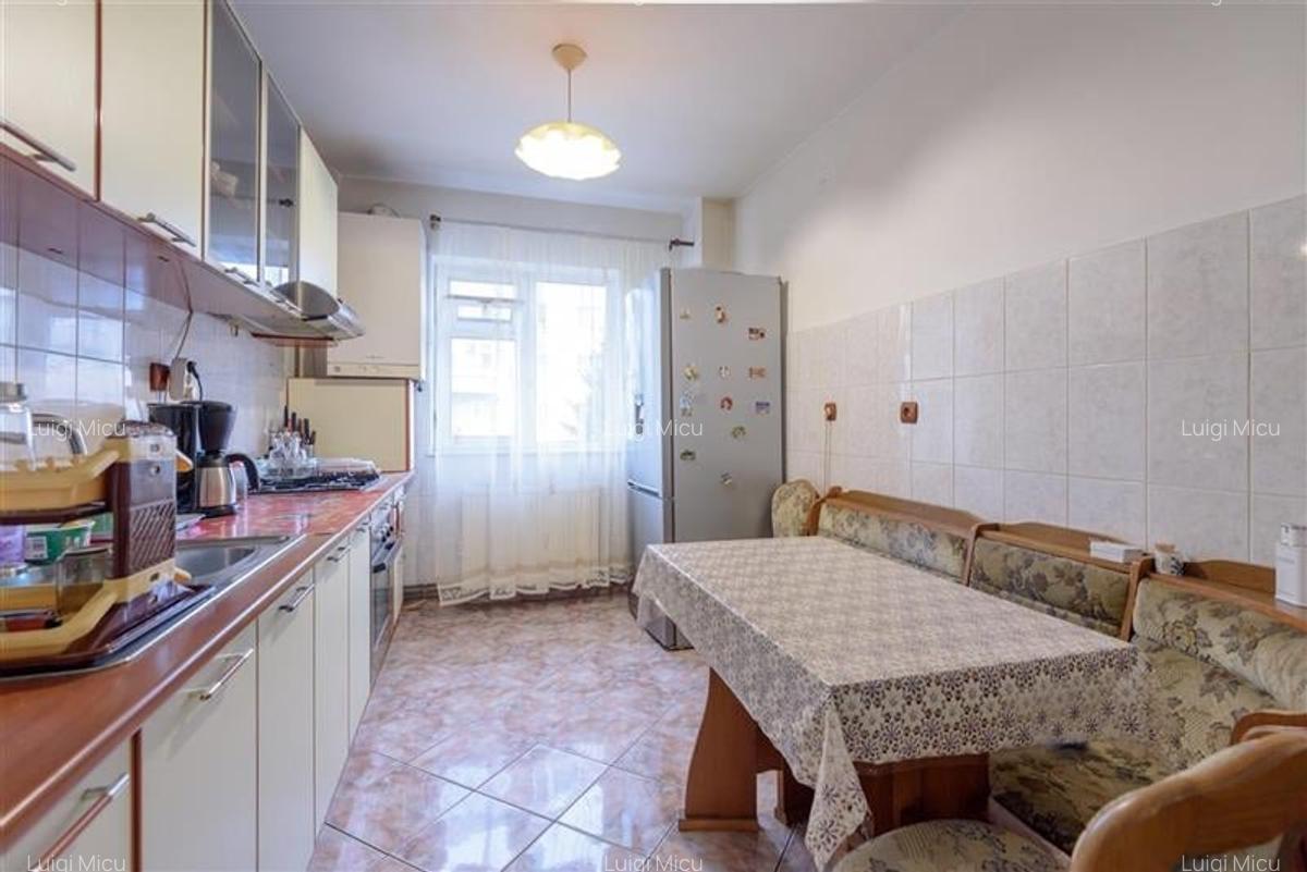 Apartament spatios 3 camere, Centrul Civic, decomandat, confort si accesibilitat - 2