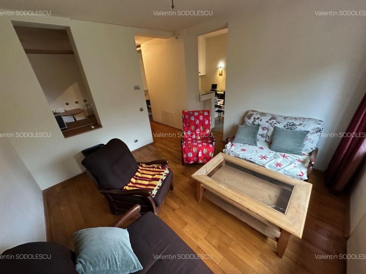 Casă / Vilă cu 6 camere în zona  Calea Aradului - 11