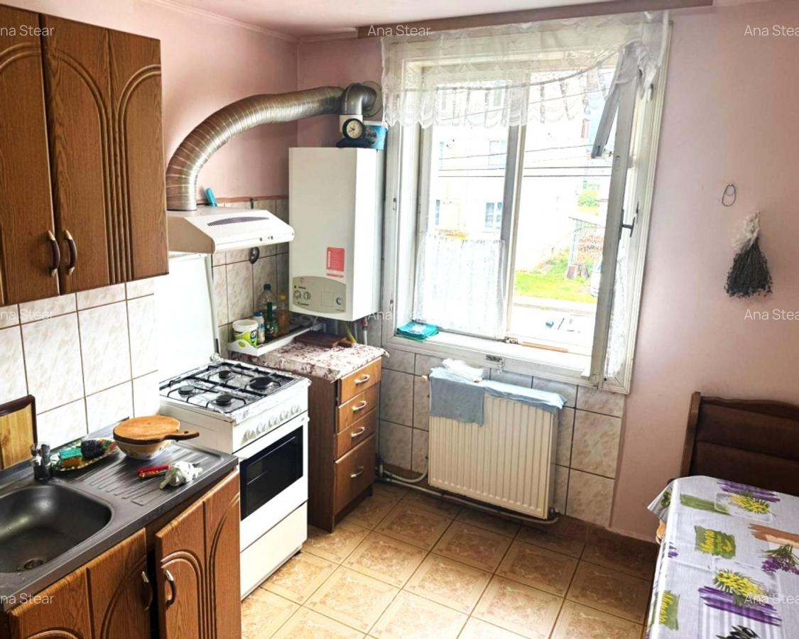 Vanzare apartament 3 camere mobilat si utilat - Obor Gura Humorului - 9