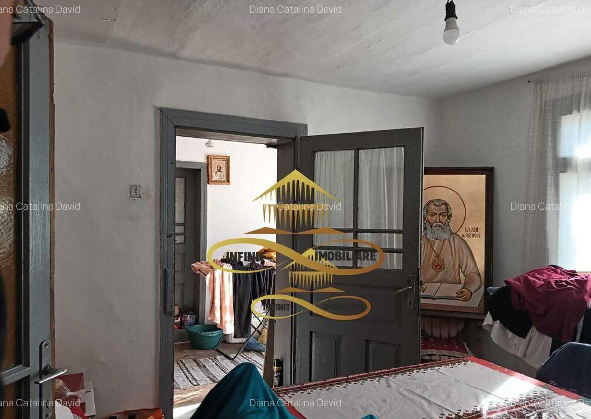 Teren de 7597 mp + Casa batraneasca de vanzare in comuna ... - 2
