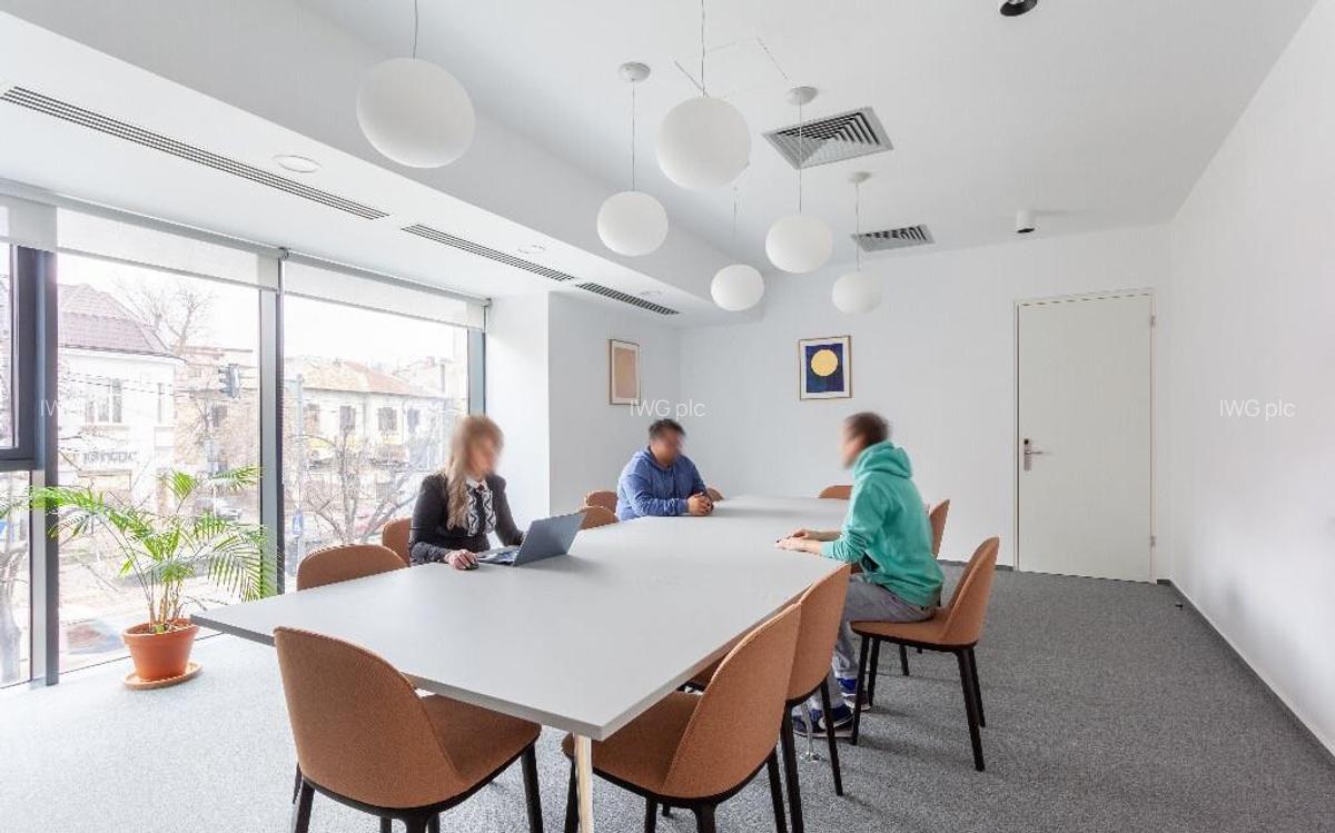 Spa?iu de birou frumos proiectat pentru 5 persoane in Spaces Unirii - 8