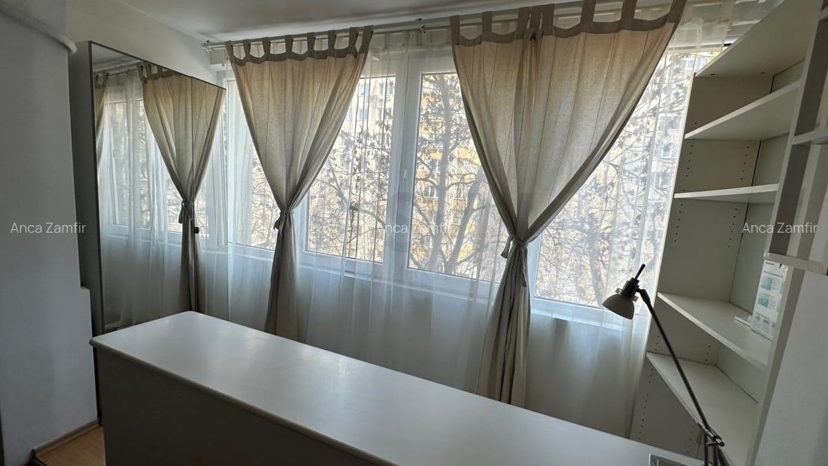 Apartament cu 3 camere semidecomandat în Teiul Doamnei - 3