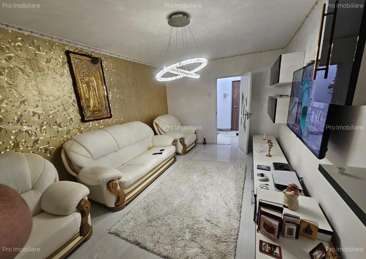Vand apartament cu 2 camere decomandat - 1