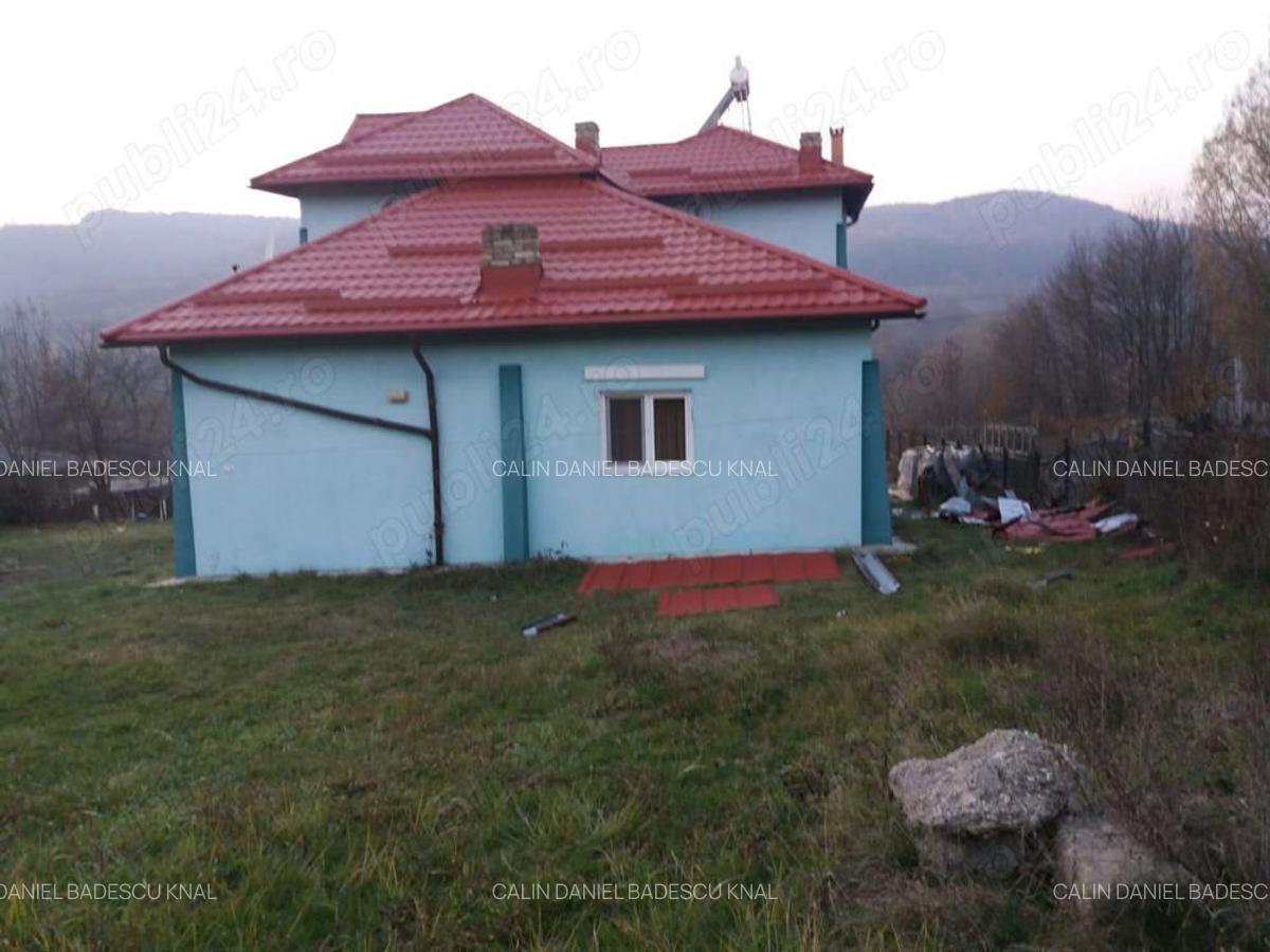 Casa de vanzare La 100 km de Bucure?ti - 2