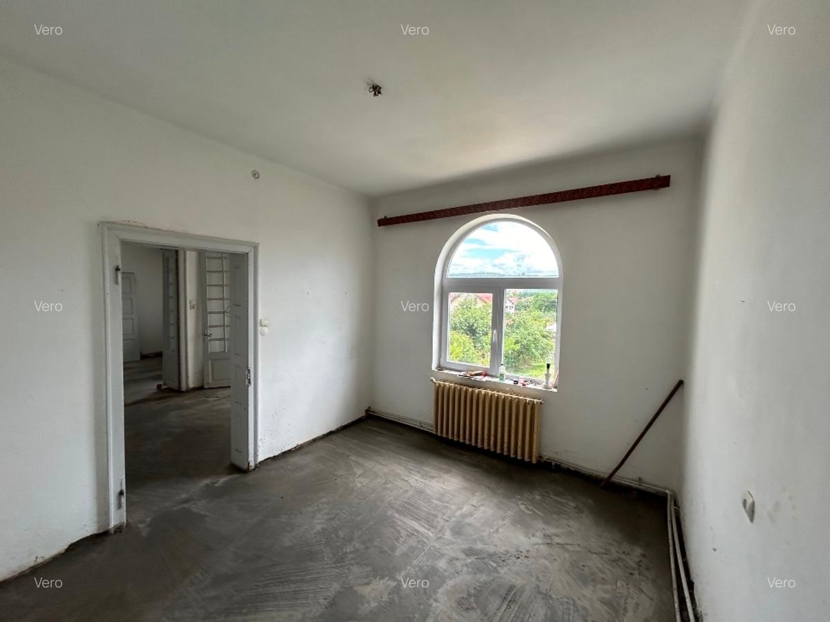 Casă 4 camere, 701 mp teren – Câmpulung, vedere superbă - 2