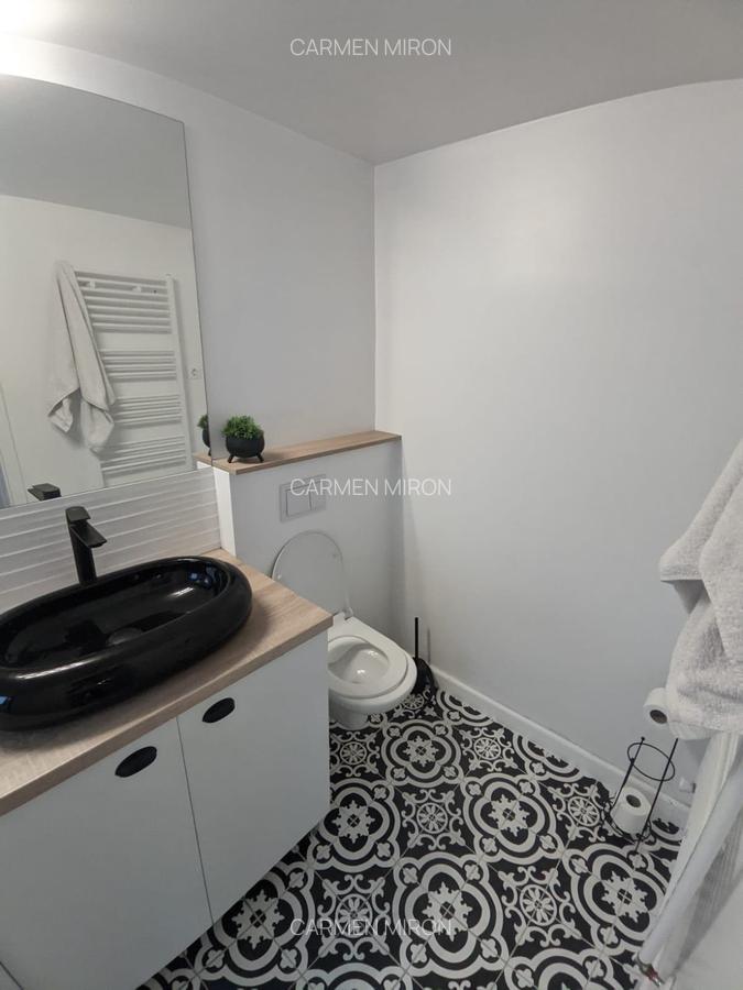 Apartament cu 3 camere semidecomandat în Central - 13