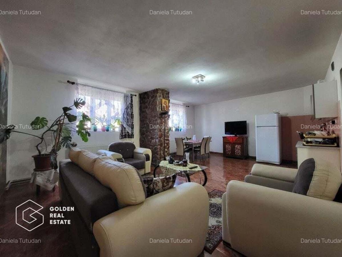 Casa cu teren de 842 mp, oras Lipova - 9