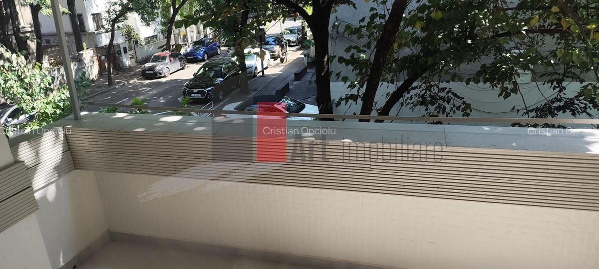 Apartament cu 3 camere semidecomandat în P-ța Victoriei - 17