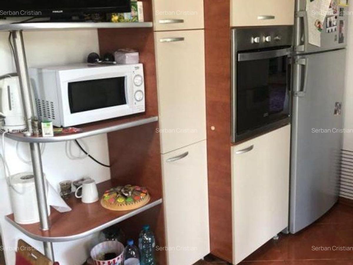 Afumati vila 8 camere , teren 1300 mp , piscina - 18