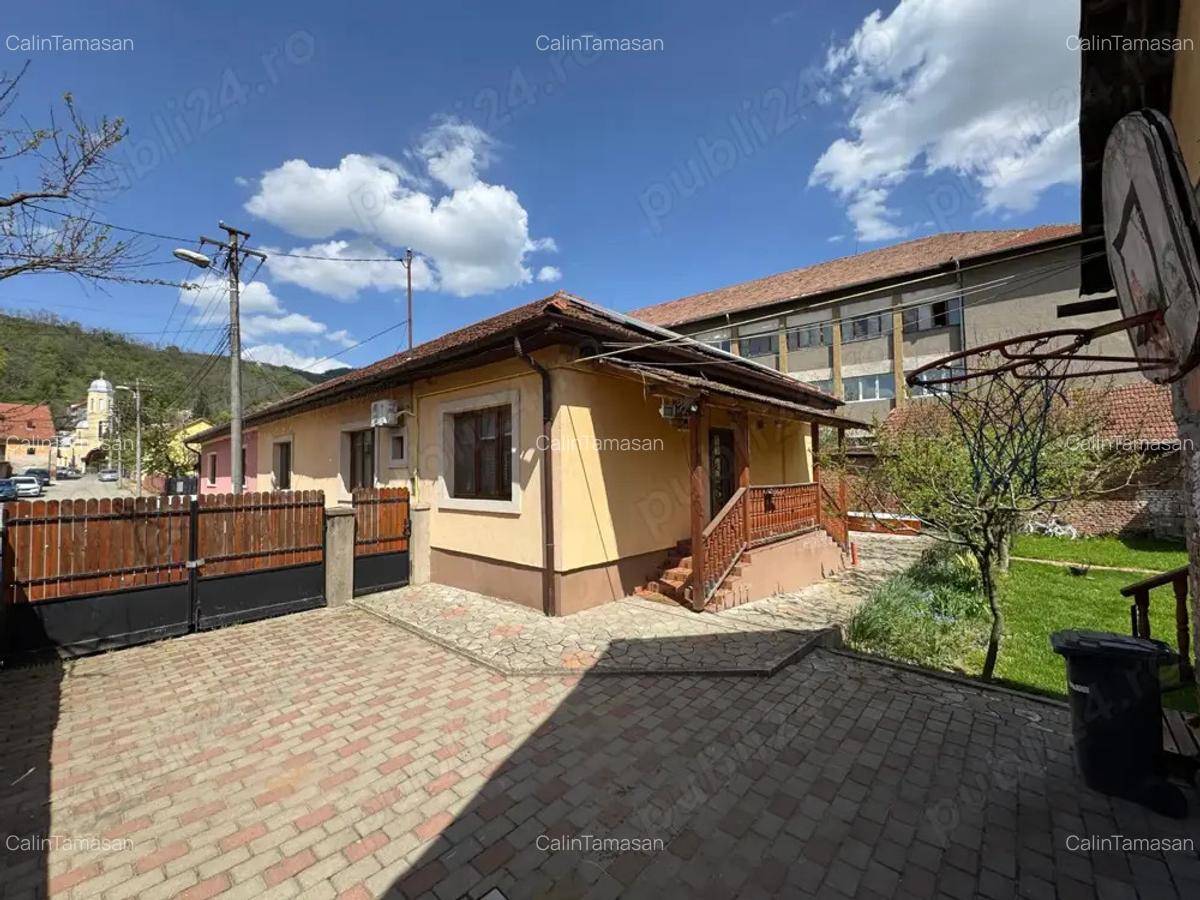Casa de vanzare, centru, in zona foarte linistita. - 3