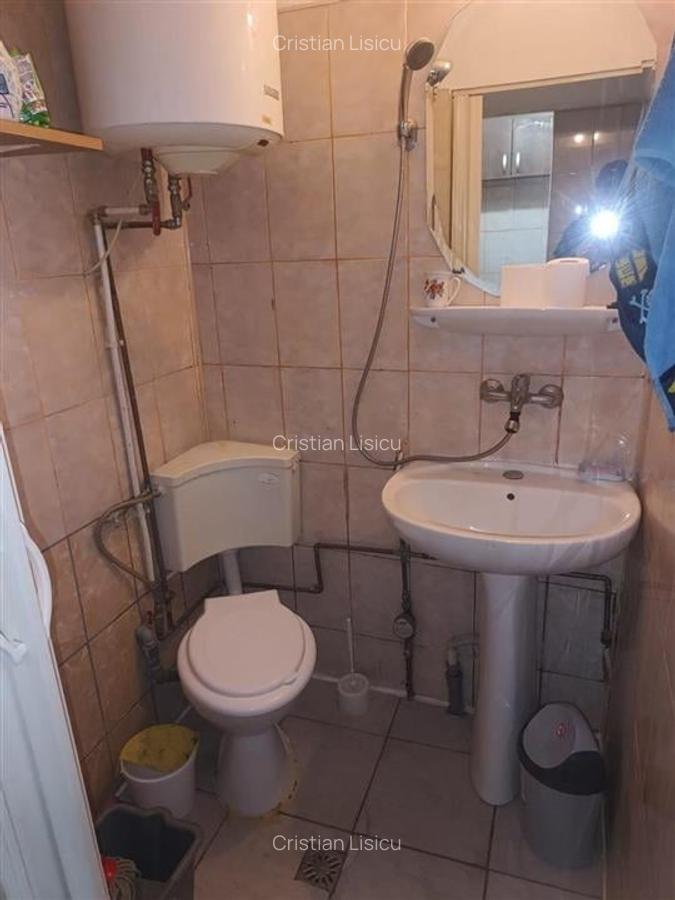 Garsoniera la parter zona Buziasului - 6