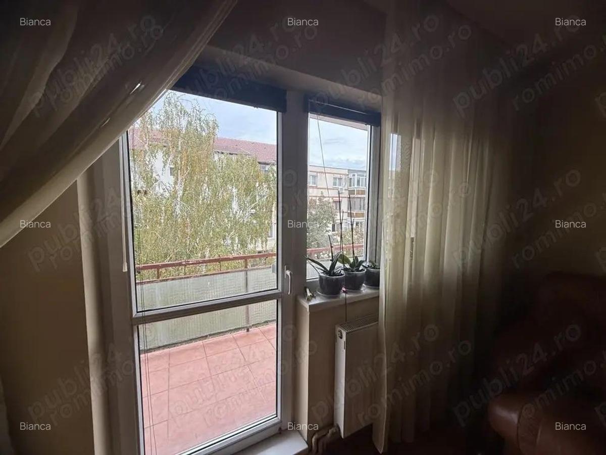 Vand apartament 3 camere decomandate in Zona Soarelui, 70 mp, et.3. - 1 Vand apartament 3 camere decomandate in Zona Soarelui, 70 mp, et.3. - 1