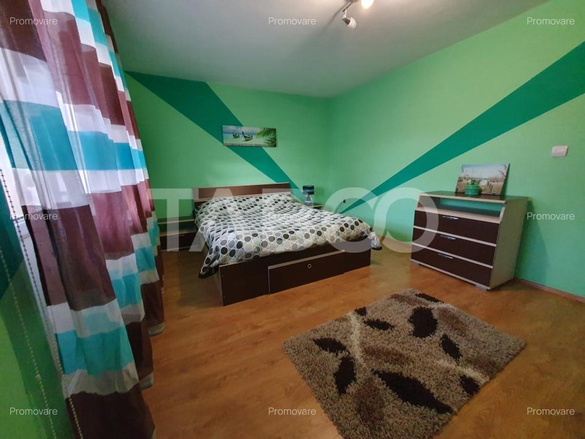 Casa individuala cu 7 camere 2 fronturi 1000 mp teren in Sura Mare - 12