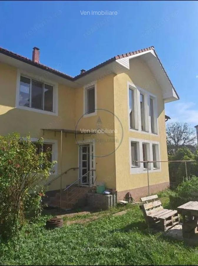 Casa de Vanzare zona Stefan Cel Mare - 3 Casa de Vanzare zona Stefan Cel Mare - 3