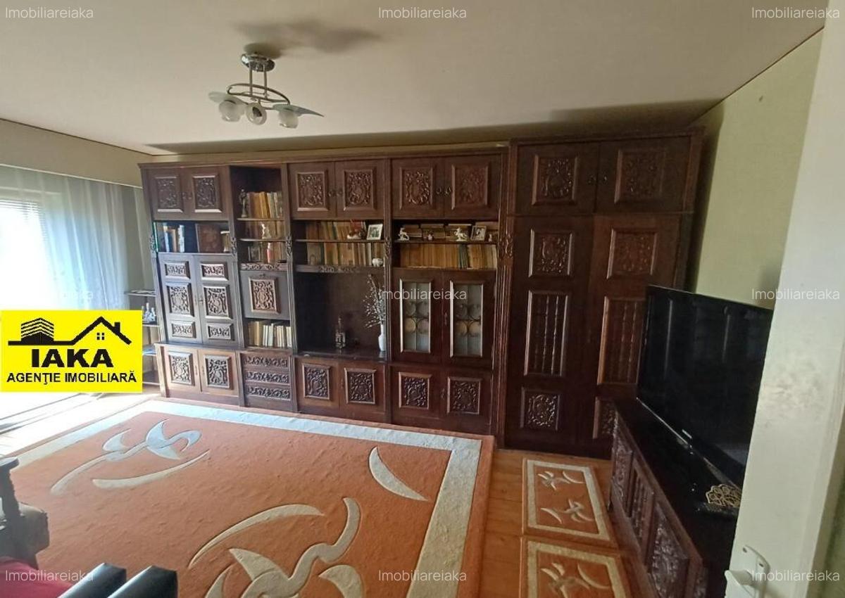 Republicii, zona Marinex, 4camere, etaj 3 - 1