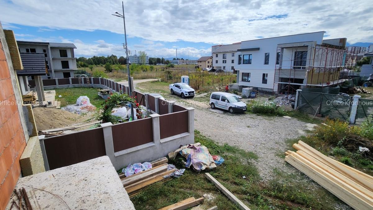 Apartament cu 3 camere în Tractorul - 27