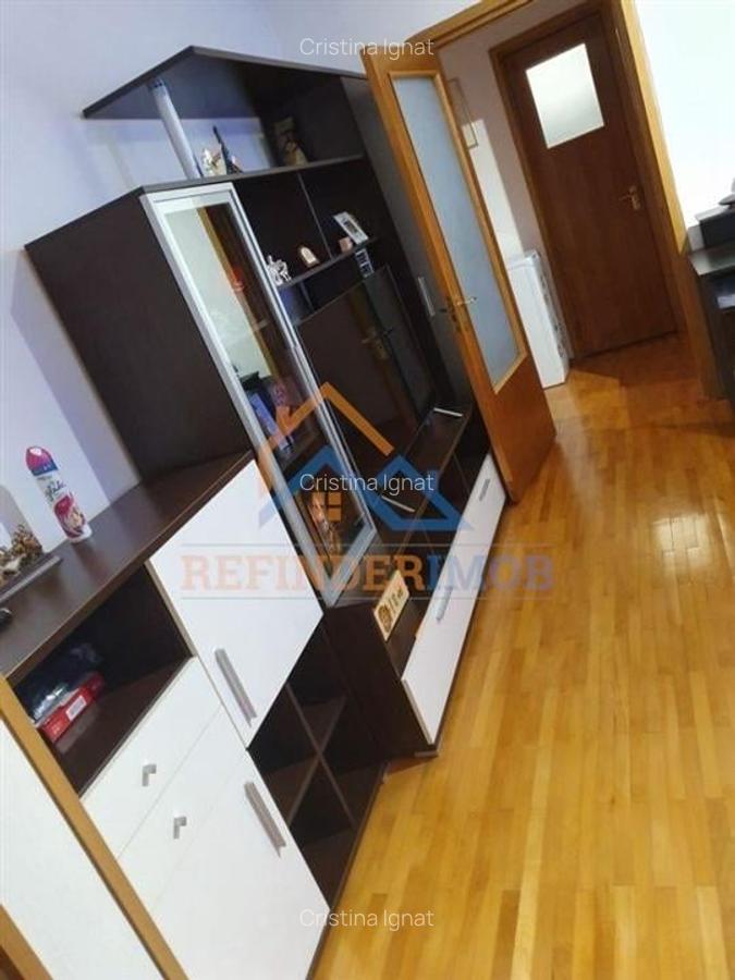 Apartament cu 3 camere de vanzare, zona Trapezului - 2