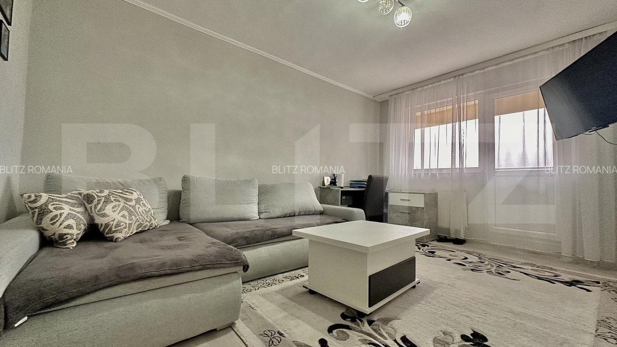 Apartament 3 camere,  etaj intermediar cu lift, parcare, zona Rogerius - 2