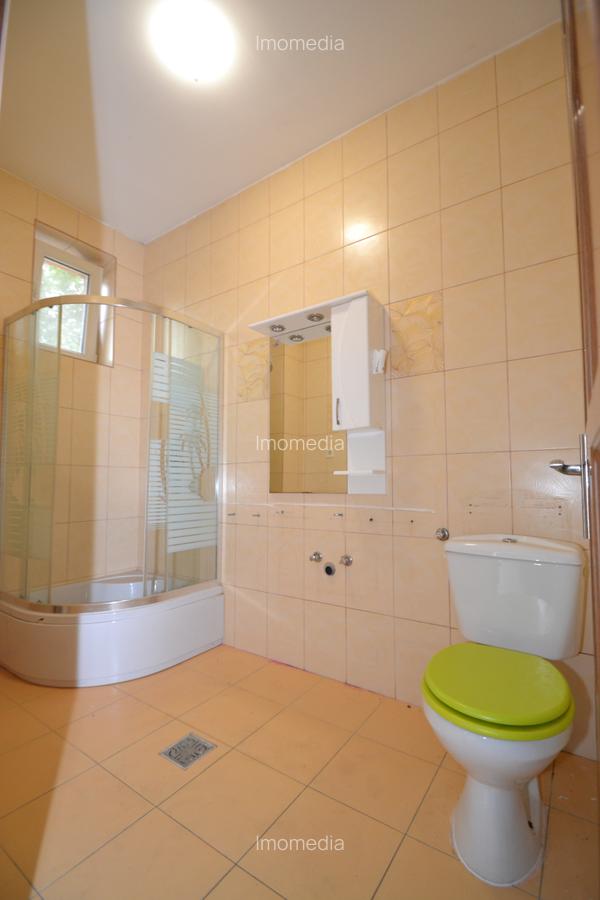 Casa 5 camere, 3 bai, 3 intrari - 10