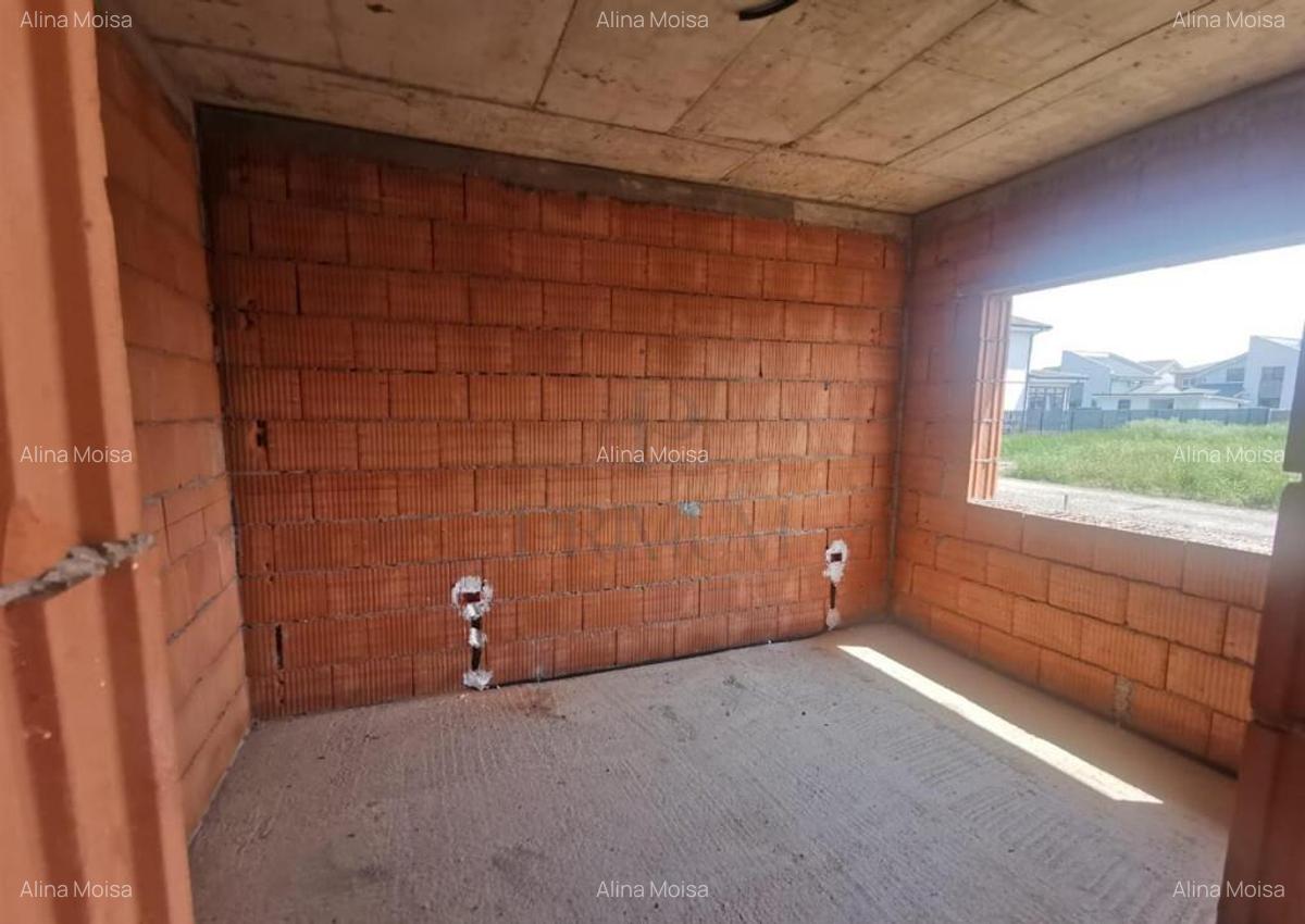 Duplex pe plan - 2 bai - canalizare - personalizare interioa - 4
