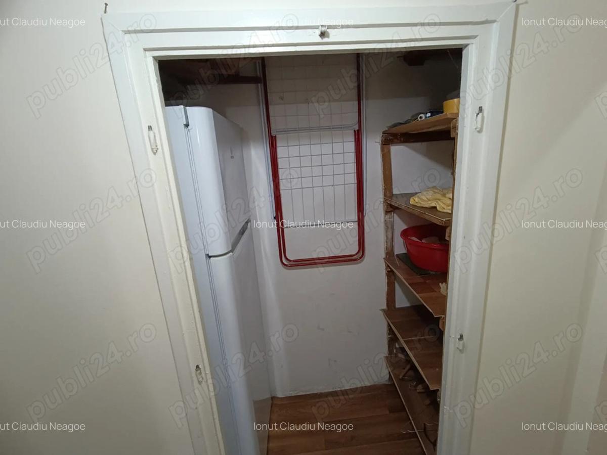 Garsoniera spa?ioasa de vanzare in zona istorica a Bra?ovului - 8