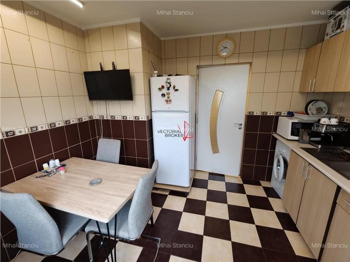 Inchiriere  2 camere, decomandat, mobilat și utilat, 5 minute Metrou - 7