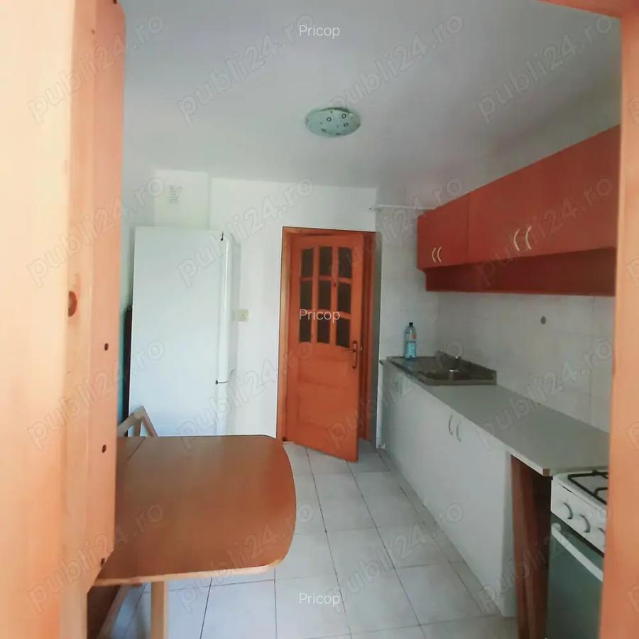 Inchiriez apartament 3 camere, zona Pacurari (Petru Poni) - 1