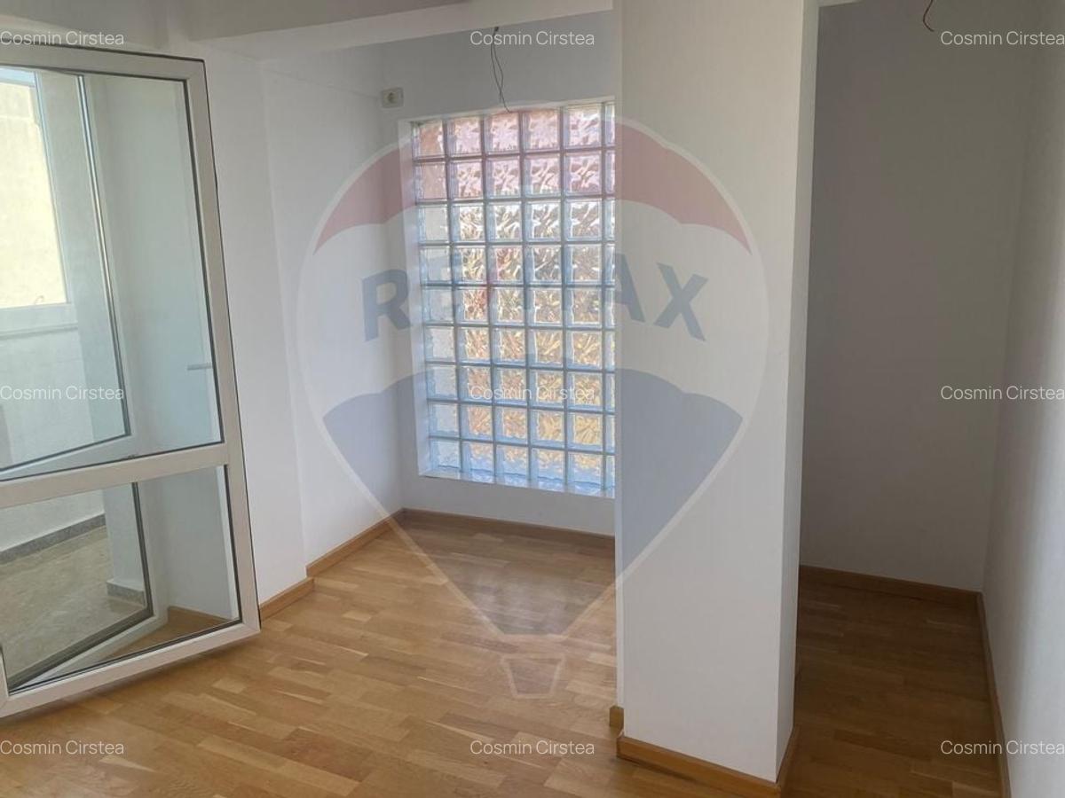 DE VANZARE Apartament cu 4 camere in zona Straulesti - 13