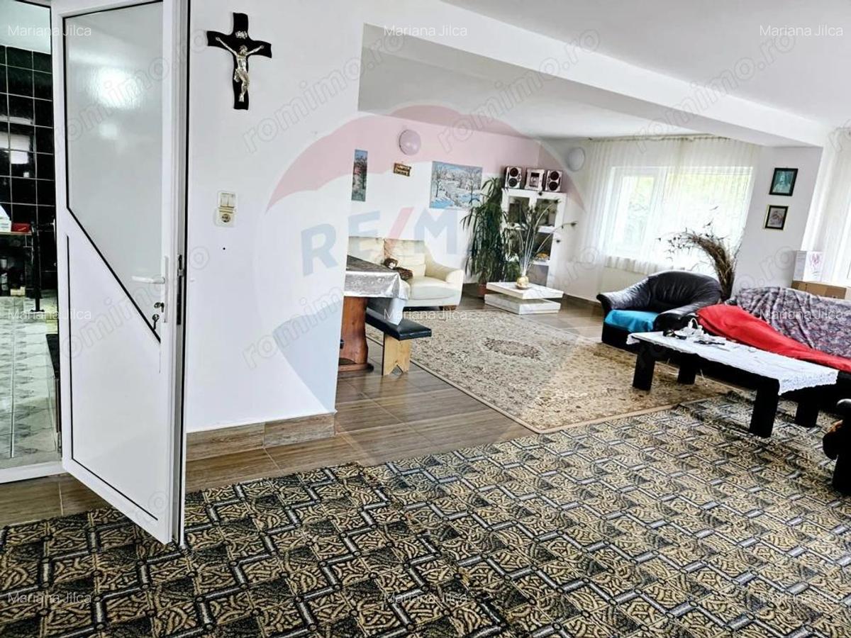 Casa / Vila cu 5 camere de vanzare - 12