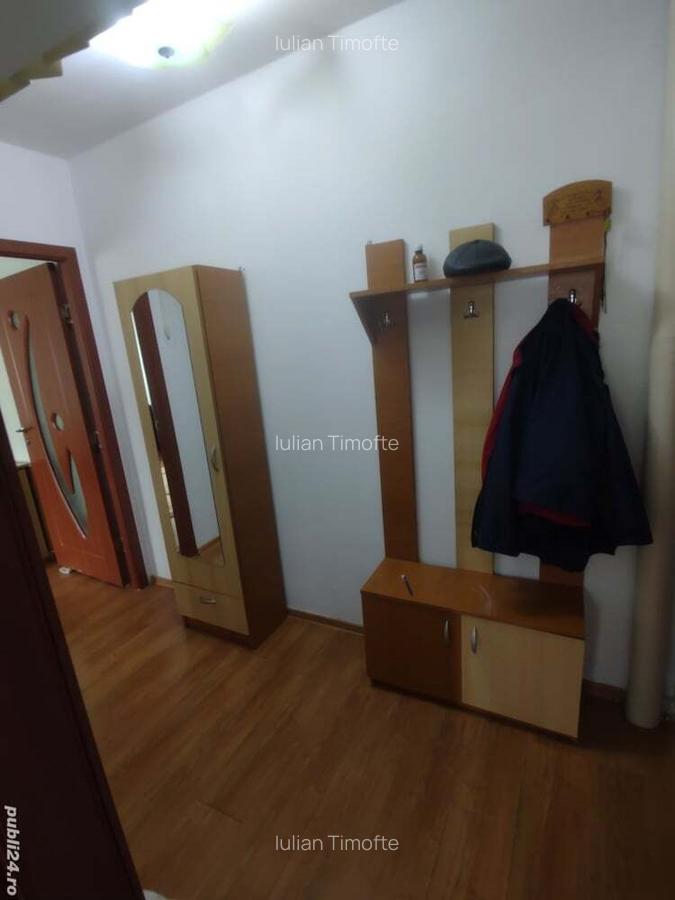 Inchiriez apartament cu 2 camere in Roman - 1