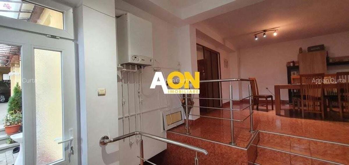 Casa cu 7 camere, 2 spatii comerciale, pretabila pt. birouri, Centru - 16