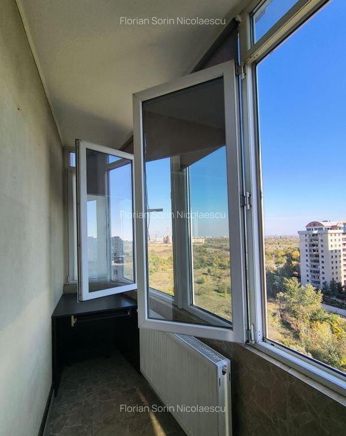 Delta Vacare?ti - Pia?a Sudului - 12 Delta Vacare?ti - Pia?a Sudului - 12