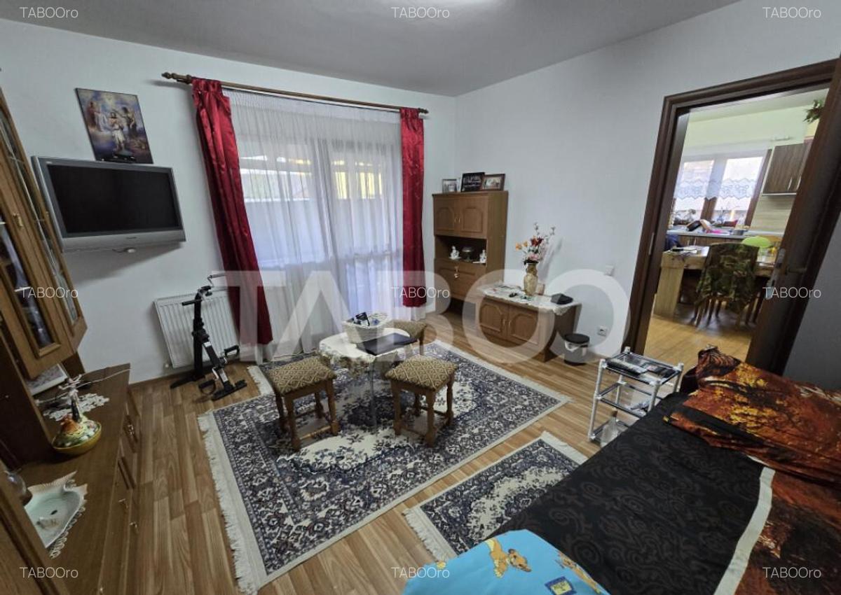 Casa de vanzare cu 6 camere 2 parcari curte libera 200 mp in - 15