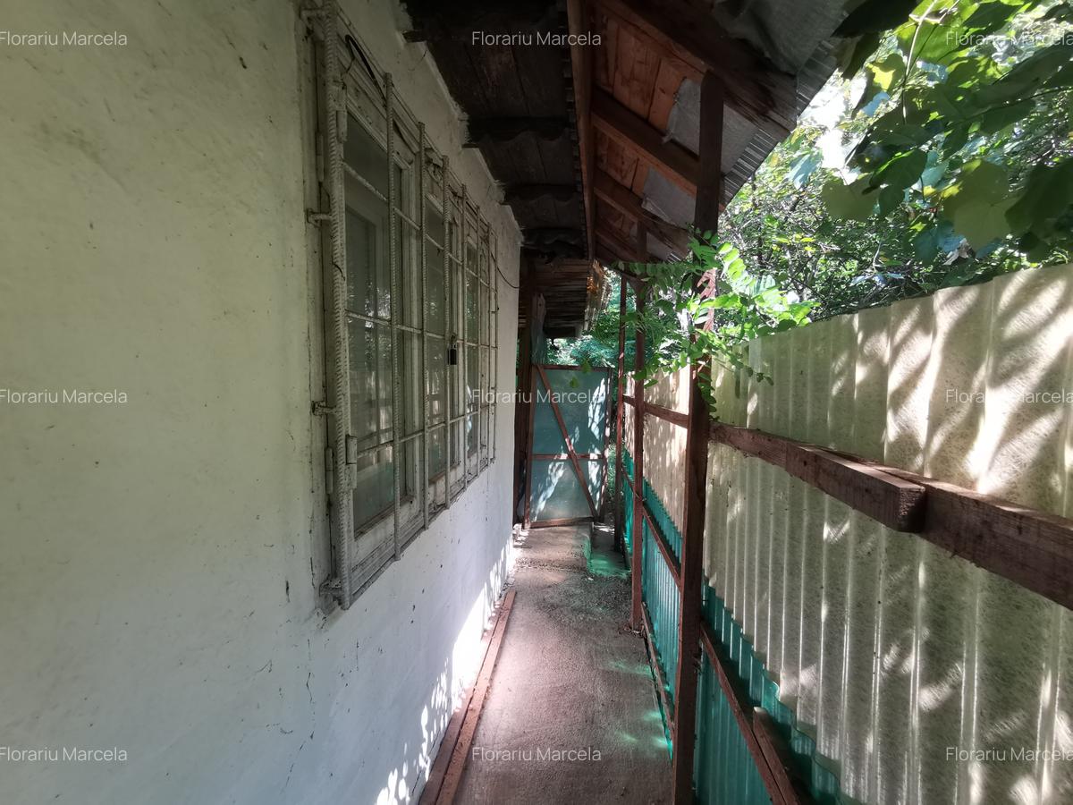 Casa batraneasca la Buzeni - 1