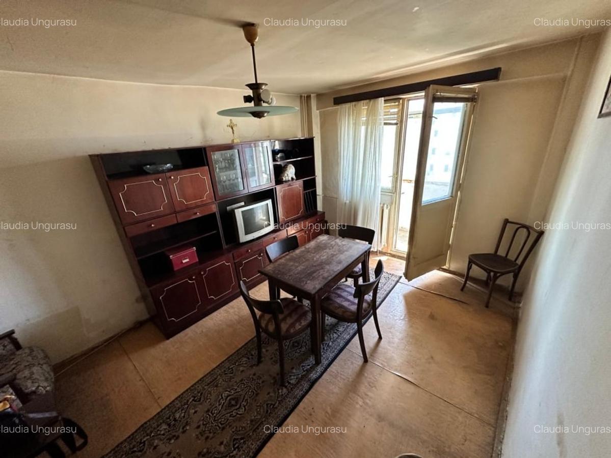 Apartament 2 camere, decomandat, bloc reabilitat - etaj 9/10 - 4