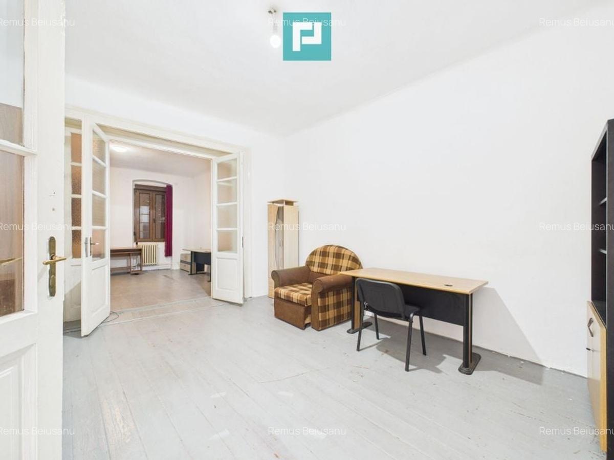 Casă 2 camere + anexe, teren 234 mp. - 1