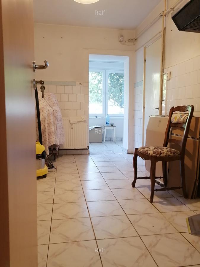 Apartament cu 3 camere semidecomandat în Bucovina - 1