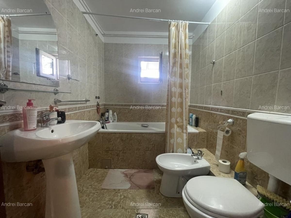 Apartament 3 camere, 82 mp utili, complet decomandat - Etaj 2/2 - 9