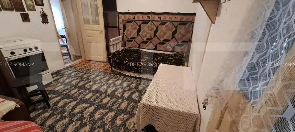Casa batraneasca, de vanzare, 70 mp, zona Voinesti - 4