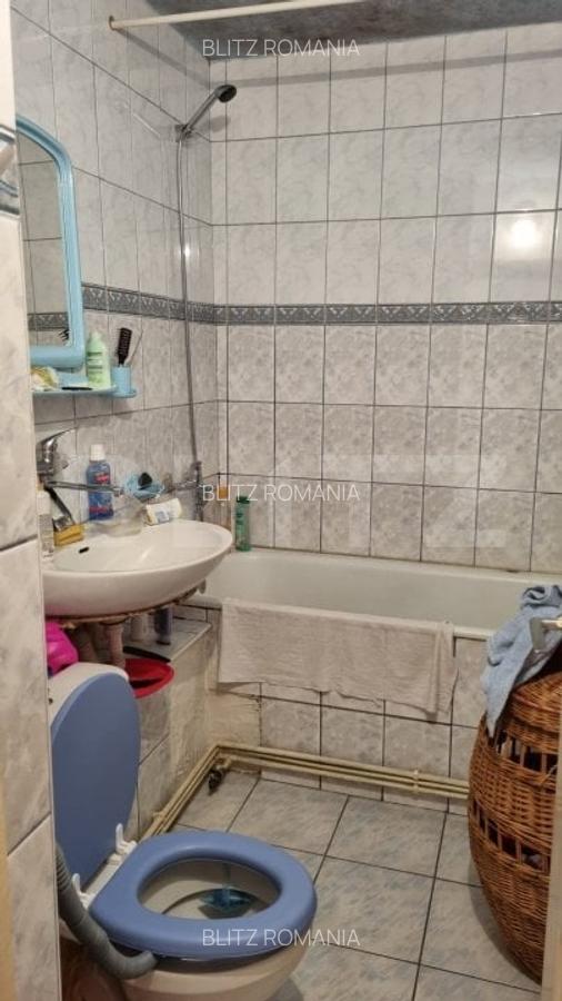 Apartament de vanzare, cu 3 camere, 69 mp, zona Carpati 2 - 8