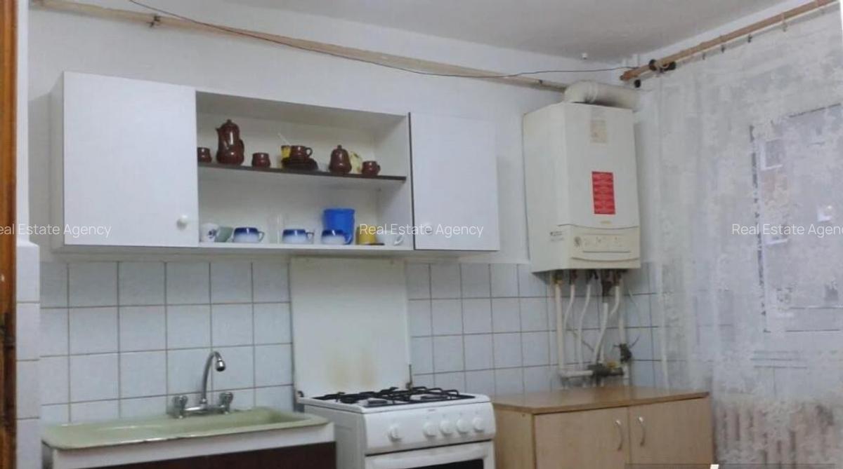 1 camera in zona Aradului - 2