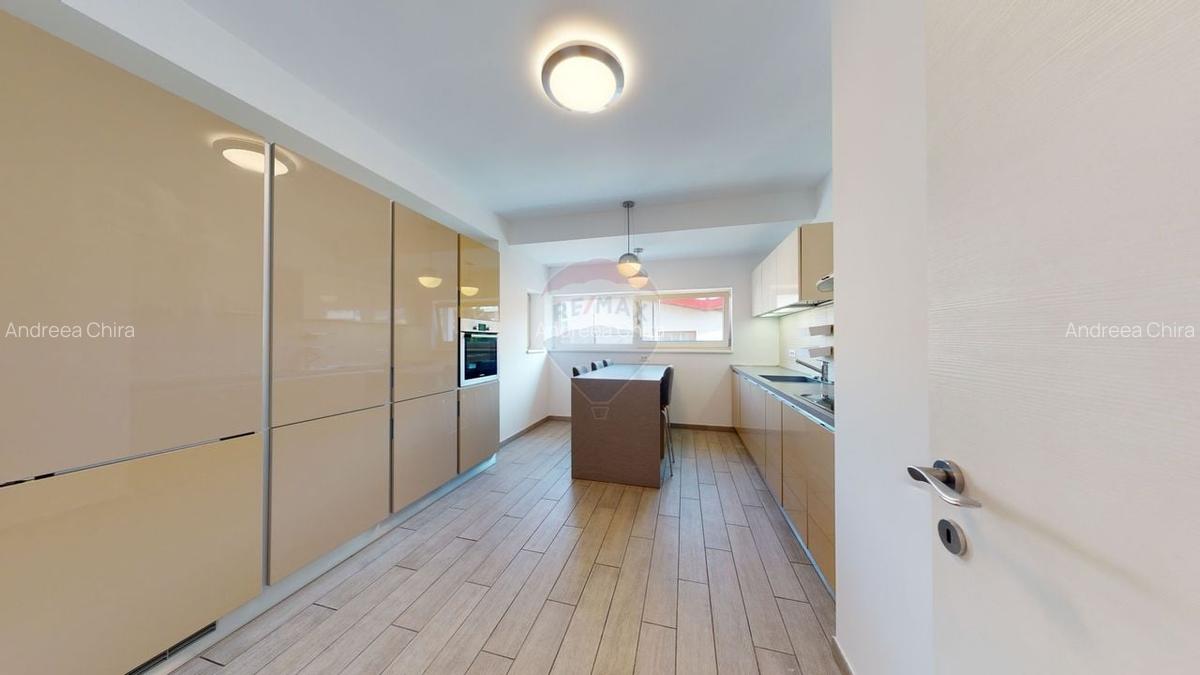 Apartament cu 6 camere decomandat în Nordului - 1