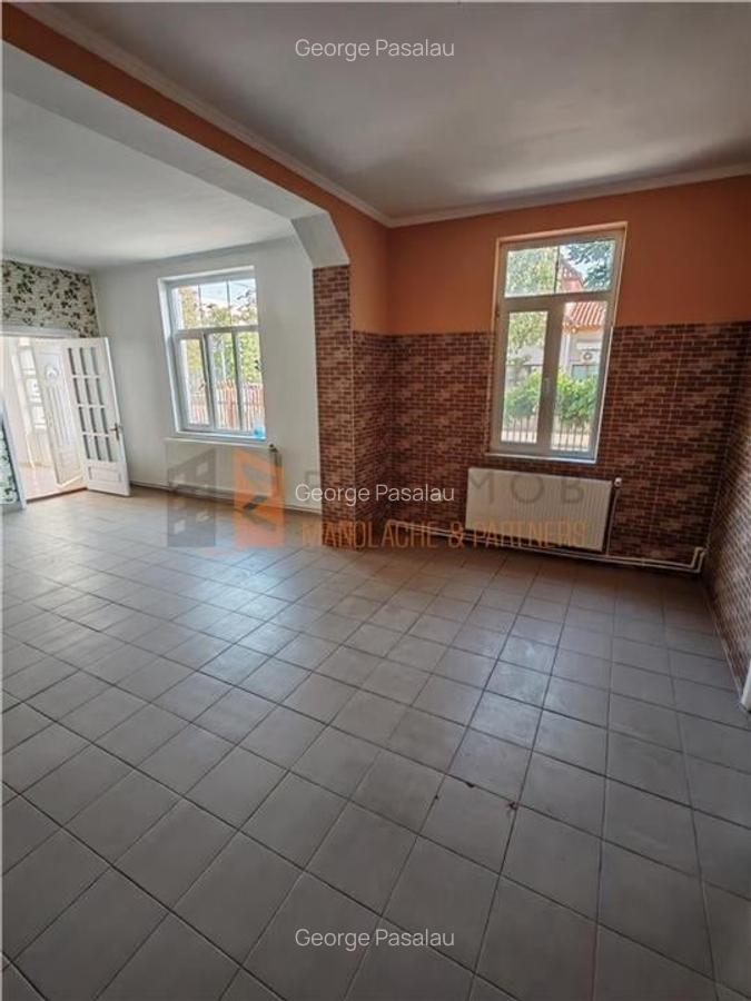 Spatiu comercial si curte privata zona 23 August - 3 Spatiu comercial si curte privata zona 23 August - 3