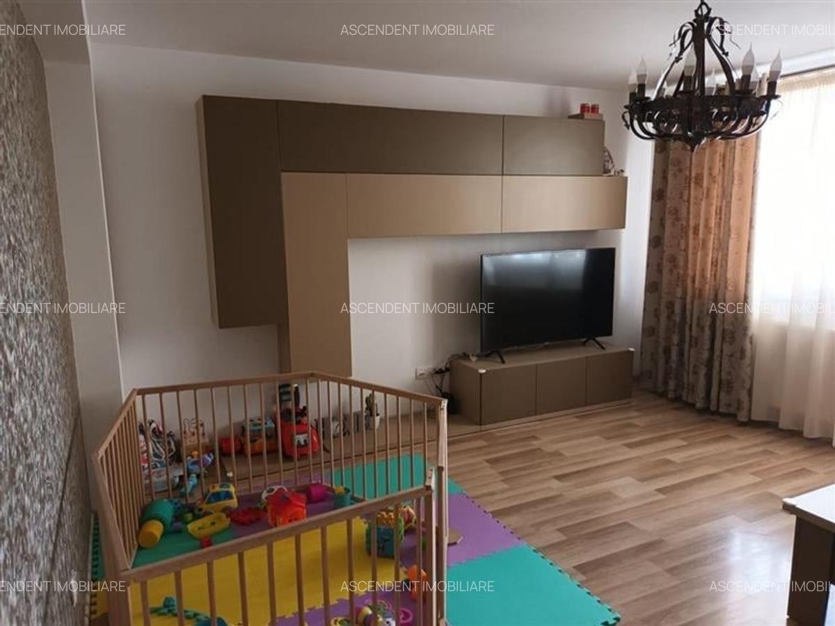 Apartament cu 3 camere decomandat în Tractorul - 1