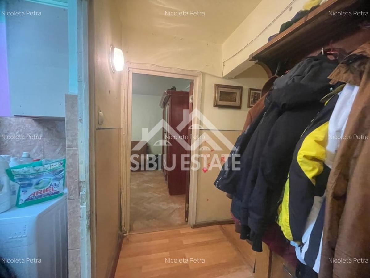 Apartament de vanzare cu 3 camere, decomandat,  2 balcoane, pivnita - 10