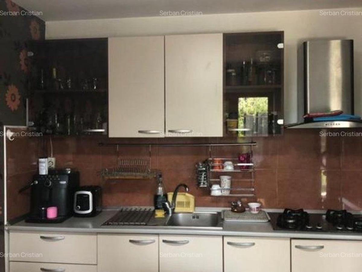 Afumati vila 8 camere , teren 1300 mp , piscina - 15