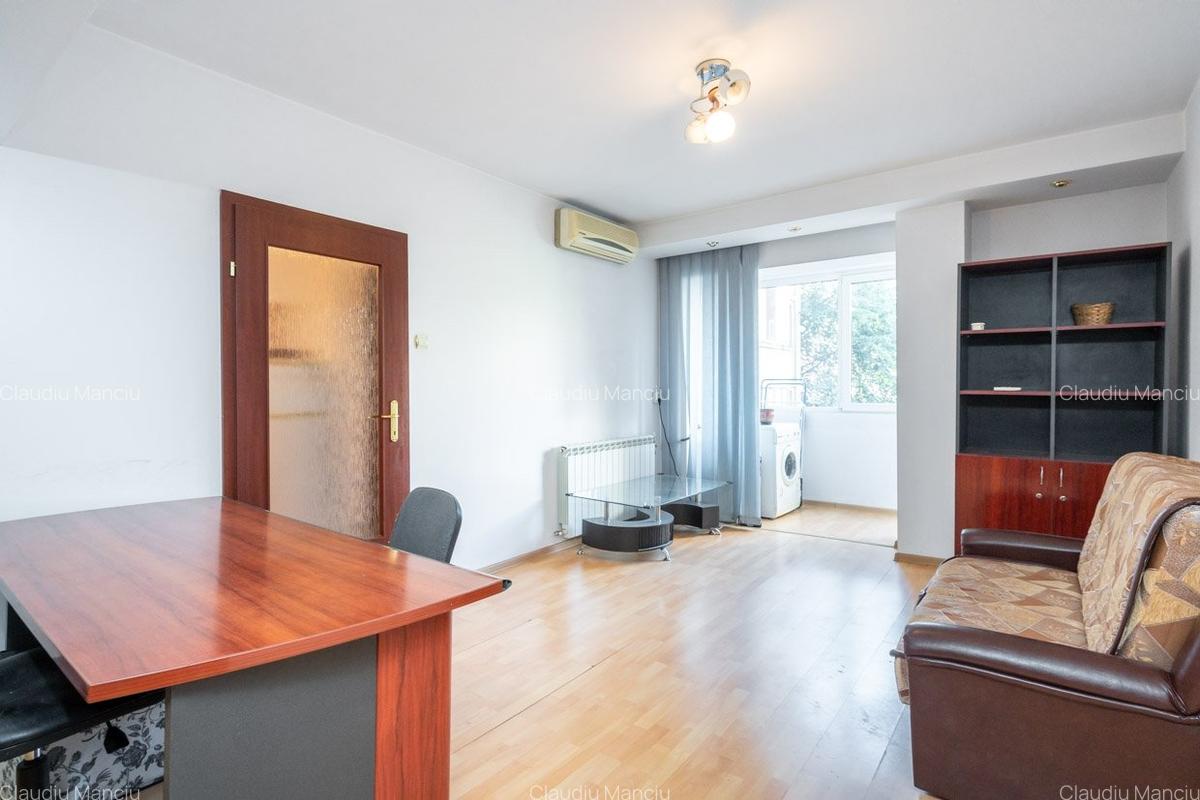 De vanzare - Apartament cochet Metrou Universitate - 1