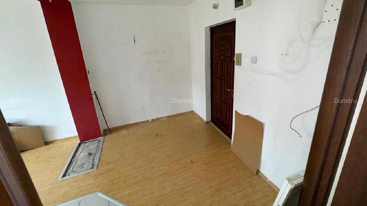 LUJERULUI- str. Partizanilor,  Apartament cu 2 camere semidecomandat - 53 m - 9